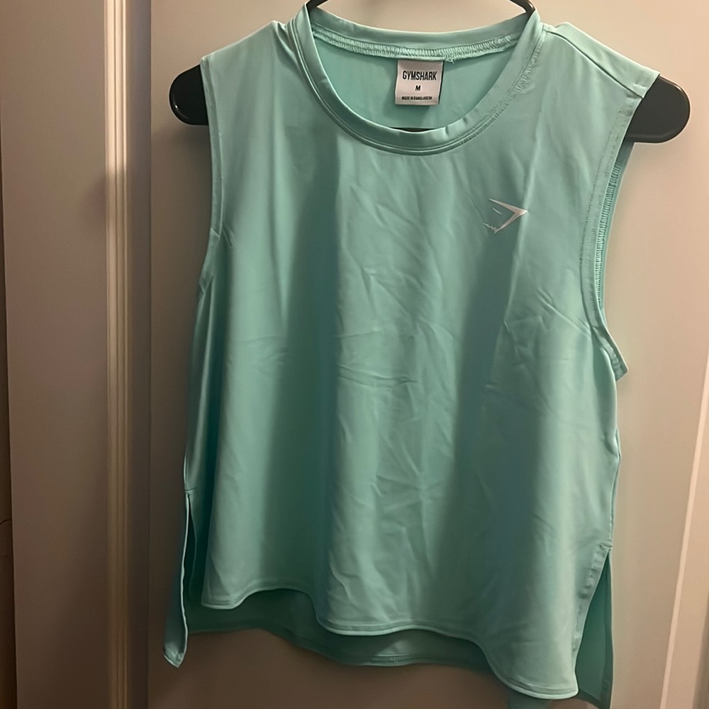 Never worn new gym shark crop